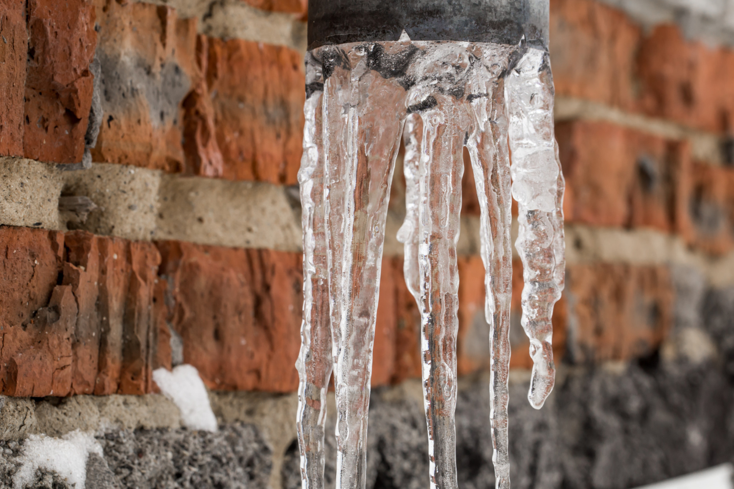 Cold Weather and Broken Pipes: What Every Homeowner Should Know