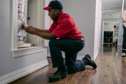 What Plumbers Check When Repairing a Water Heater